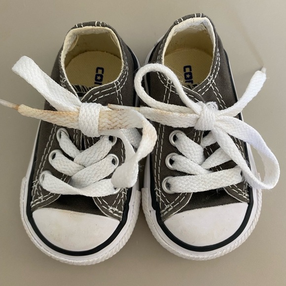 Converse Baby Grey and White Classic Sneakers in Size 2C - Picture 1 of 2